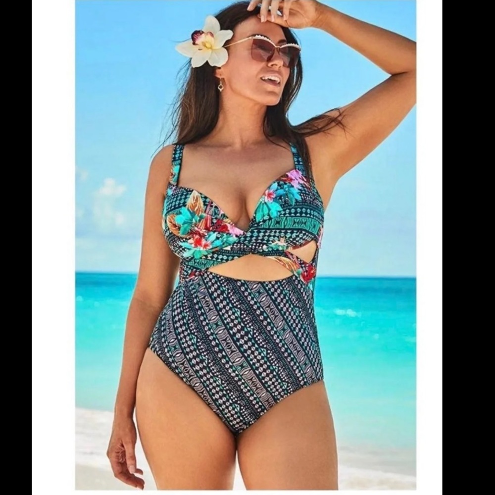 Nwot Swimsuits for all cut out tropical swimsuit